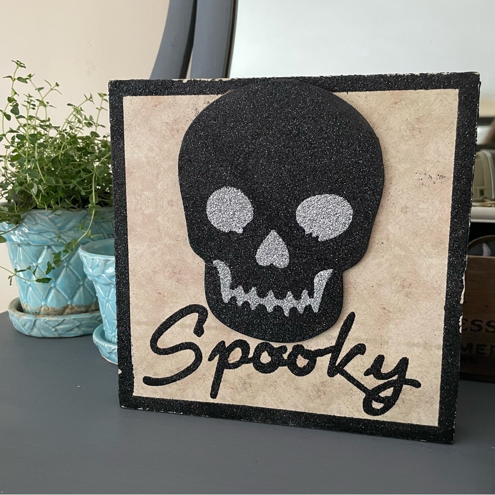 FREE Spooky Skeleton Glitter Halloween Decor Sign Wall Hanging🖤🎃